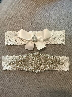 NWOT Lace Bridal Garter Set with Faux Pearls & Rhinestones